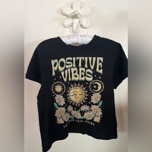 Vibe N’ graphic tee🌞🌼🌛